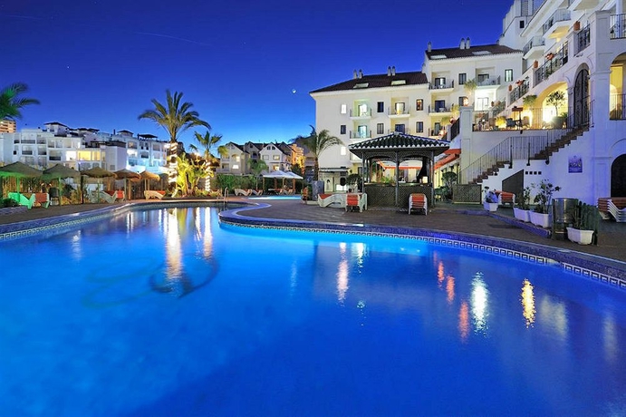 Imagen de la piscina del Apartamentos Benalmádena Palace - Hotel Spa and Apartments. Foto 15