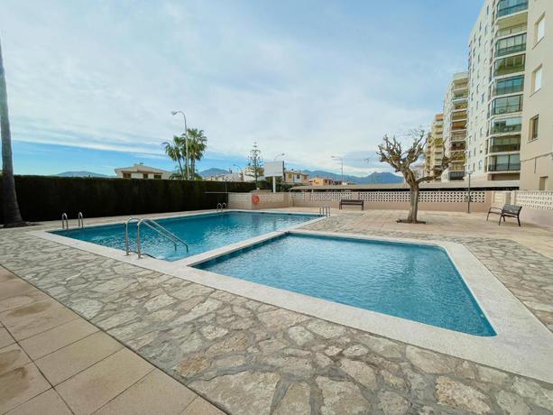 Imagen de la piscina del Apartamentos Benicasim 3000. Foto 16