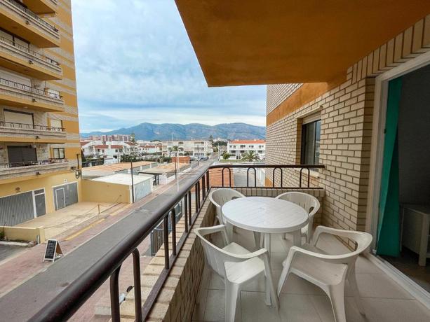 Imagen de los exteriores del Apartamentos Bernat Pie De Playa 3000. Foto 13