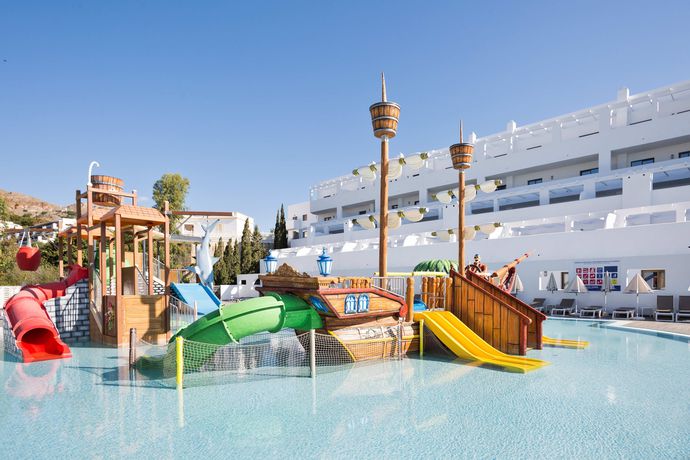 Imagen de la piscina del Apartamentos Best Pueblo Indalo. Foto 46