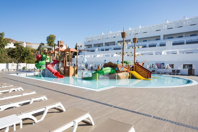 Imagen de la piscina del Apartamentos Best Pueblo Indalo. Foto 47