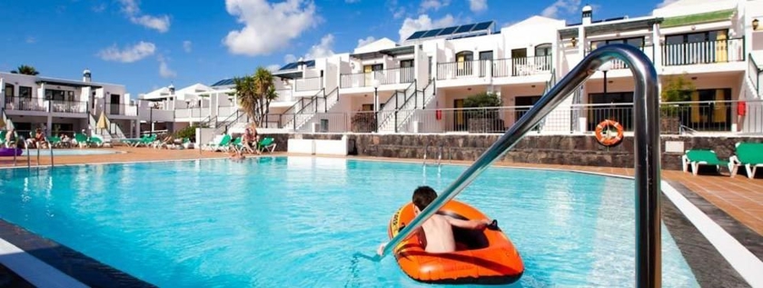 Imagen de la piscina del Apartamentos Bitacora Lanzarote Club. Foto 14