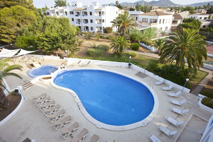 Imagen de la piscina del Apartamentos Bj Europa. Foto 17