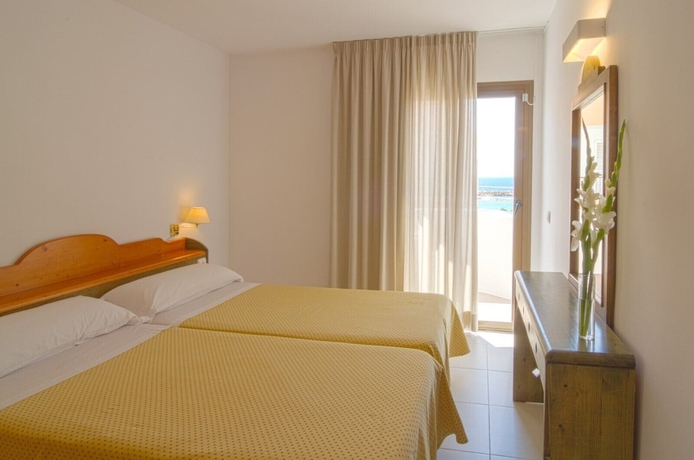 Imagen de la habitación del Apartamentos Bon Lloc, Santa Eulalia des Riu. Foto 3