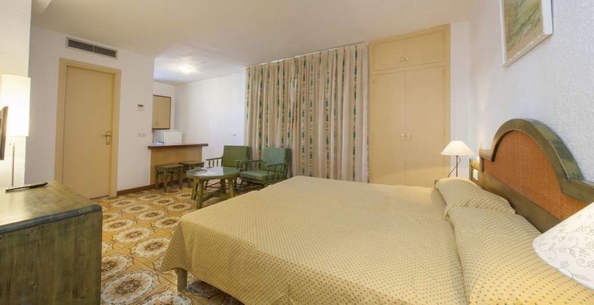 Imagen de la habitación del Apartamentos Bon Lloc, Santa Eulalia des Riu. Foto 4