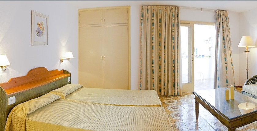 Imagen de la habitación del Apartamentos Bon Lloc, Santa Eulalia des Riu. Foto 7