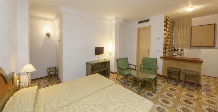 Imagen de la habitación del Apartamentos Bon Lloc, Santa Eulalia des Riu. Foto 9