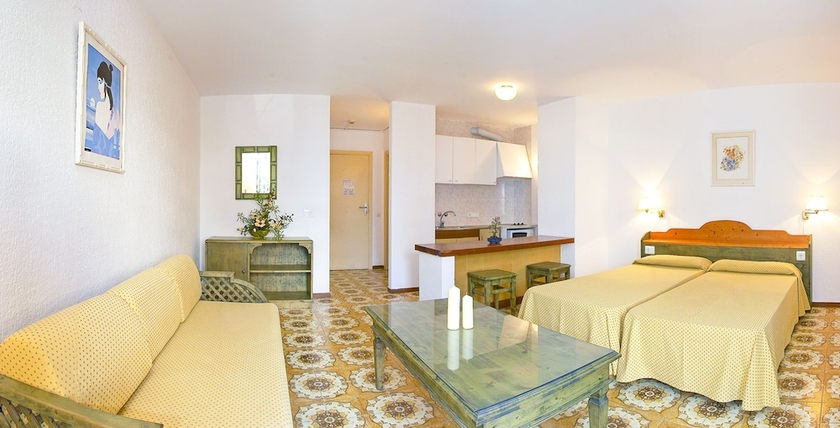 Imagen de la habitación del Apartamentos Bon Lloc, Santa Eulalia des Riu. Foto 14