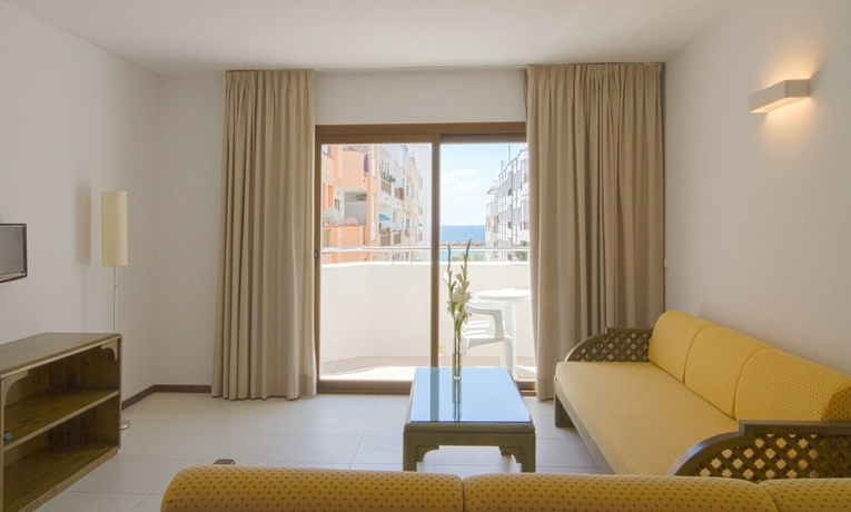 Imagen de la habitación del Apartamentos Bon Lloc, Santa Eulalia des Riu. Foto 17
