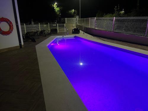 Imagen de la piscina del Apartamentos Boutique Don Miguel. Foto 6