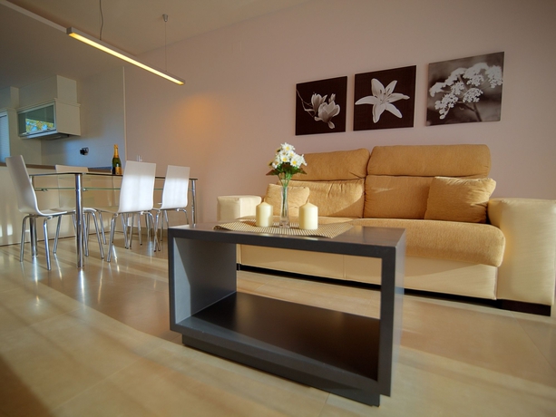 Imagen de los interiores del Apartamentos Bravosol. Foto 12