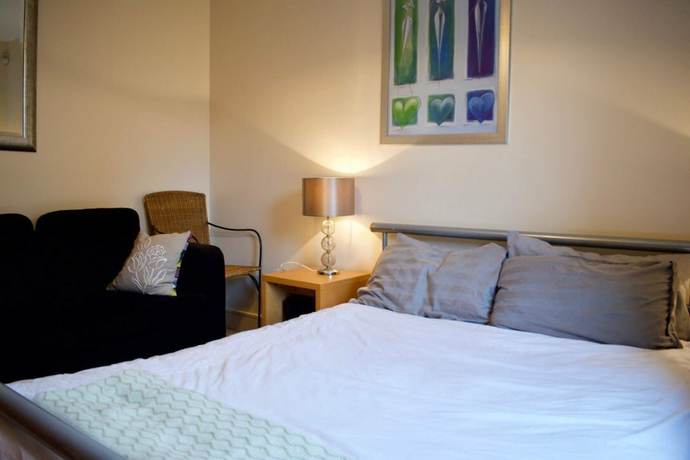 Imagen de la habitación del Apartamentos Bright Apartment Close To City Centre. Foto 3