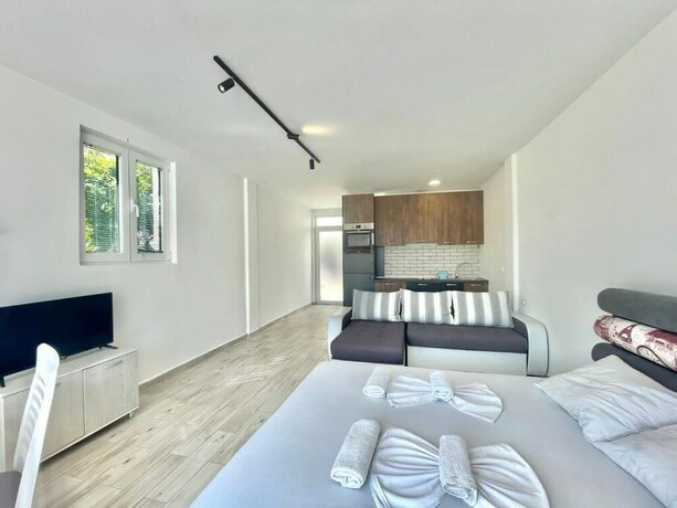 Imagen de la habitación del Apartamentos Bucanero Apartments Budva. Foto 17