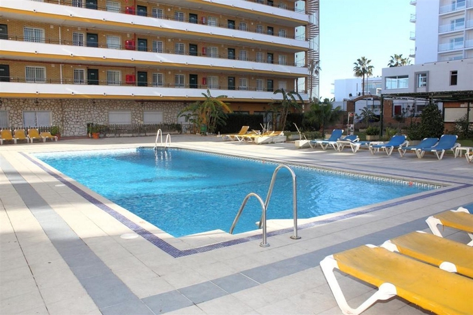 Imagen de la piscina del Apartamentos Buensol. Foto 11