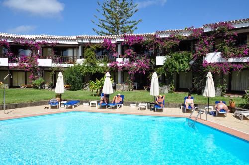 Imagen de la piscina del Apartamentos Bull Boutique Casas Carmen. Foto 5