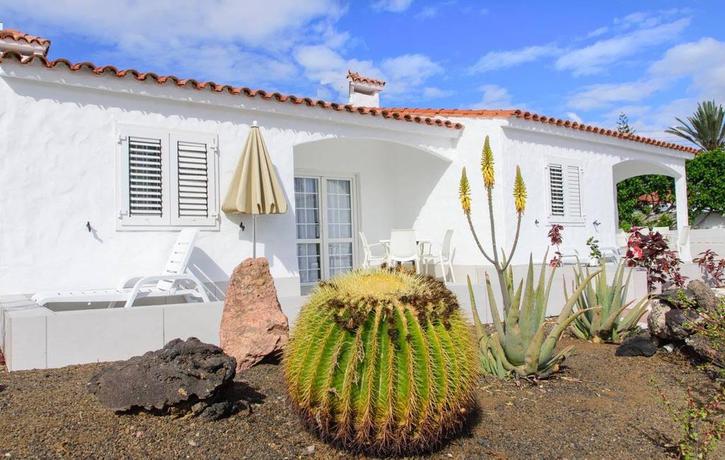 Imagen de los exteriores del Apartamentos Bungalows Adonis. Foto 5