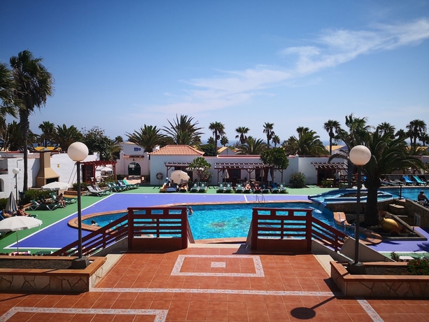 Imagen de la piscina del Apartamentos Bungalows Castillo Club Lake. Foto 13