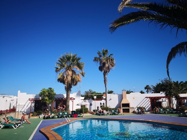 Imagen de la piscina del Apartamentos Bungalows Castillo Club Lake. Foto 17