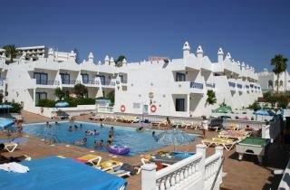 Imagen de la piscina del Apartamentos Bungalows Marbella Golf. Foto 4