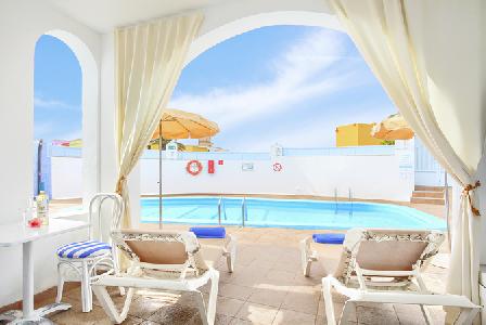 Imagen de la piscina del Apartamentos Bungalows Neptuno - Adults Only. Foto 10