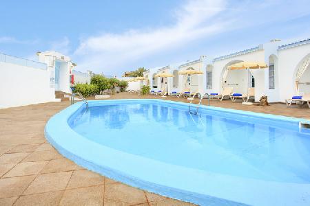 Imagen de la piscina del Apartamentos Bungalows Neptuno - Adults Only. Foto 11