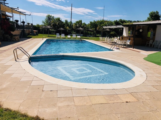 Imagen de la piscina del Apartamentos Bungalows Papal&uacute;s. Foto 16