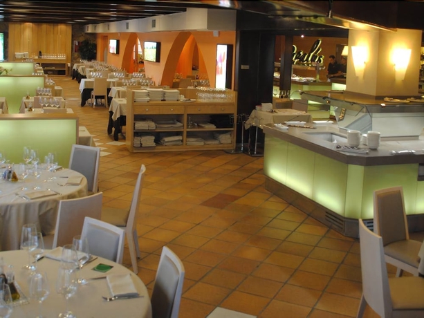 Imagen del bar/restaurante del Apartamentos Bungalows Papal&uacute;s. Foto 5