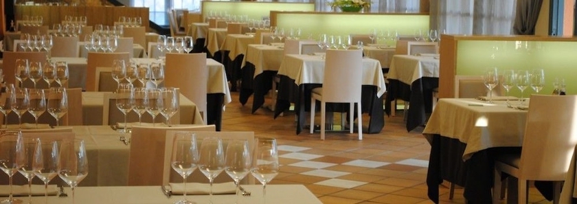 Imagen del bar/restaurante del Apartamentos Bungalows Papal&uacute;s. Foto 6