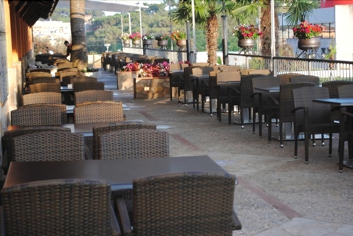 Imagen del bar/restaurante del Apartamentos Bungalows Papal&uacute;s. Foto 7