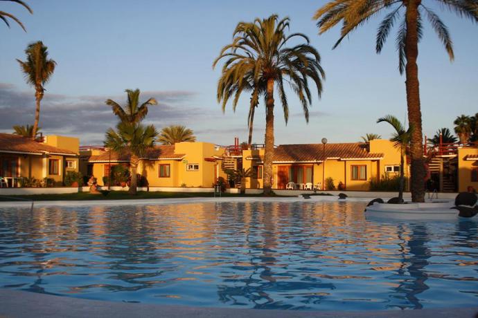 Imagen de la piscina del Apartamentos Bungalows Parque Bali. Foto 24