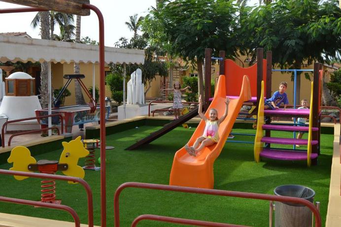 Imagen de los exteriores del Apartamentos Bungalows Parque Bali. Foto 10