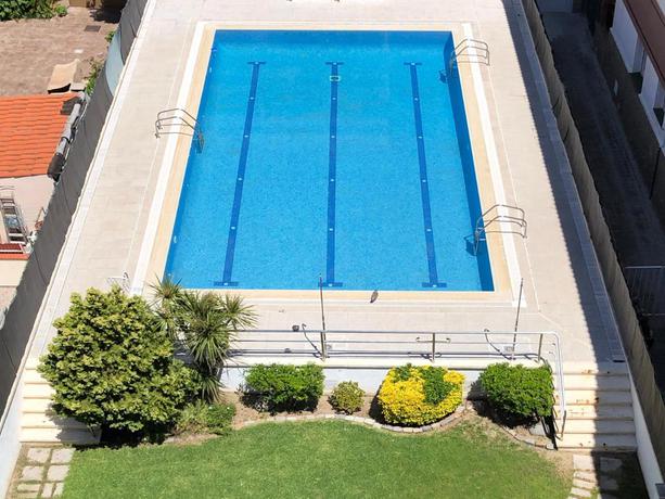 Imagen de la piscina del Apartamentos Bungalows Pescador 3000. Foto 15