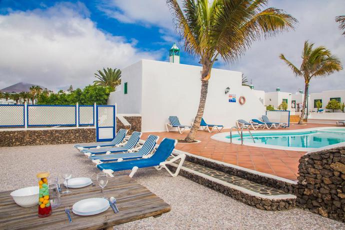 Imagen de la piscina del Apartamentos Bungalows Sal y Mar. Foto 9