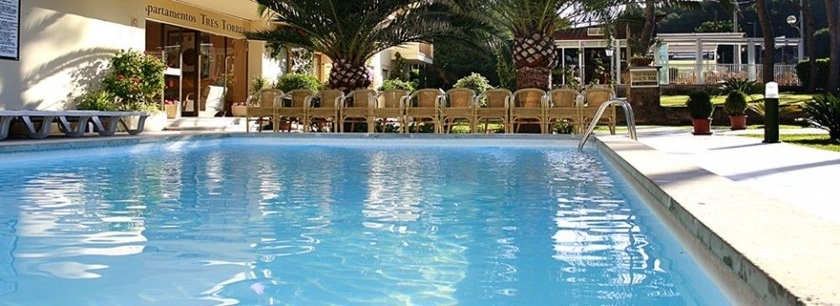 Imagen de la piscina del Apartamentos Cabot Tres Torres. Foto 4