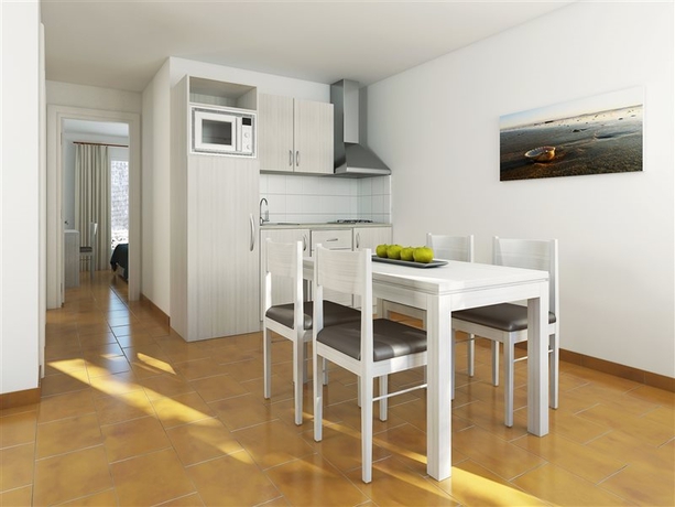 Imagen de la habitación del Apartamentos Cala Blanca. Foto 2