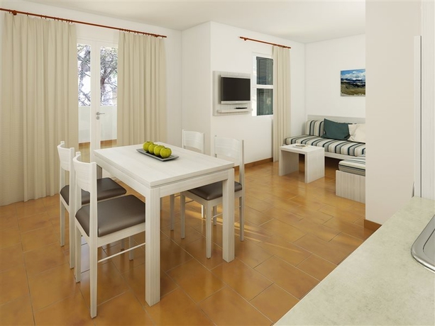 Imagen de la habitación del Apartamentos Cala Blanca. Foto 4