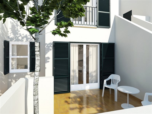 Imagen de los exteriores del Apartamentos Cala Blanca. Foto 8