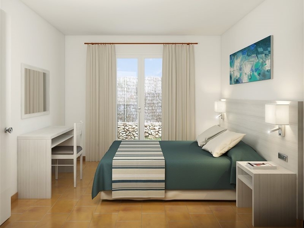 Imagen de la habitación del Apartamentos Cala Blanca. Foto 7