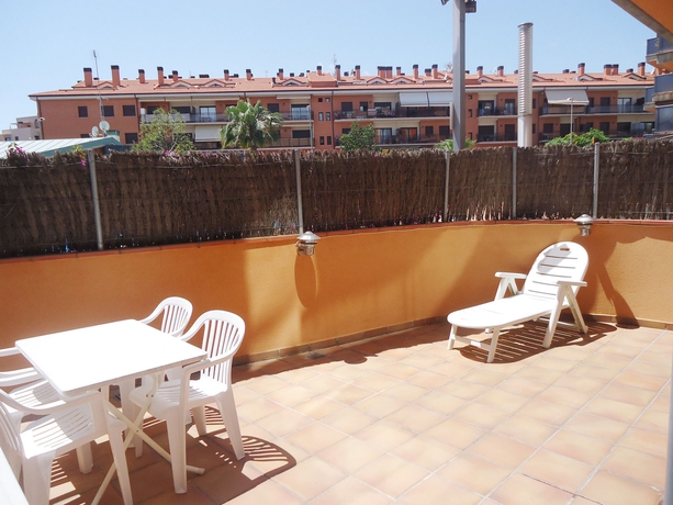 Imagen de los exteriores del Apartamentos Cala Boadella I. Foto 12