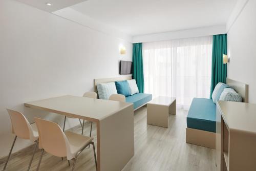 Imagen general del Apartamentos Cala D'or Playa. Foto 8