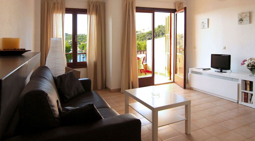 Imagen de la habitación del Apartamentos Cala Figuera. Foto 6