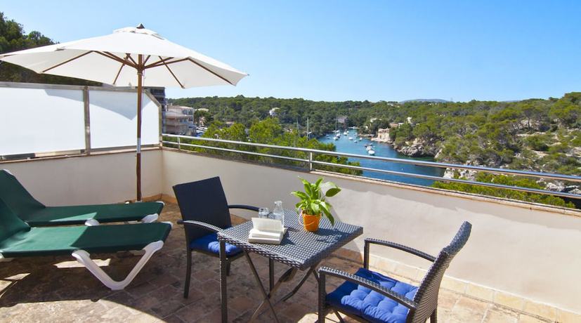 Imagen de la habitación del Apartamentos Cala Figuera. Foto 9