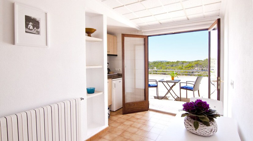 Imagen de la habitación del Apartamentos Cala Figuera. Foto 18