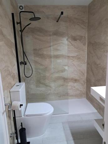 Imagen de la habitación del Apartamentos Cala Llonga. Foto 2
