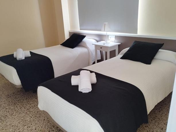 Imagen de la habitación del Apartamentos Cala Llonga. Foto 3
