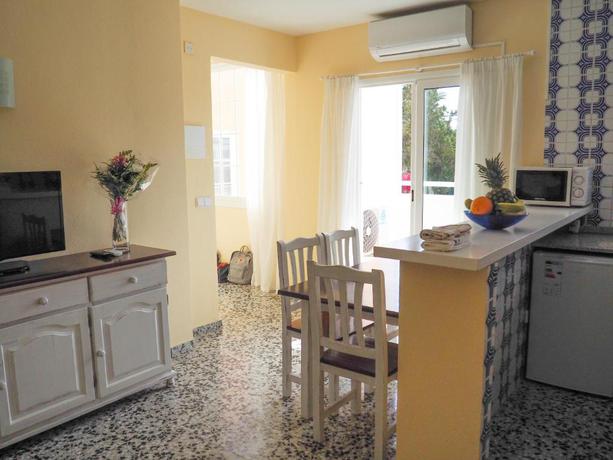 Imagen de la habitación del Apartamentos Cala Llonga. Foto 4