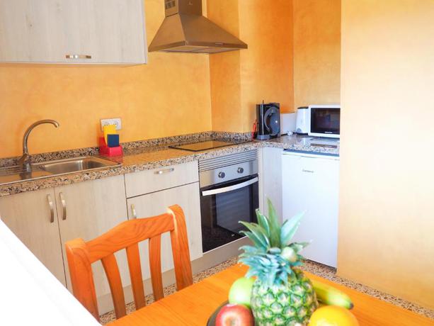 Imagen de la habitación del Apartamentos Cala Llonga. Foto 5