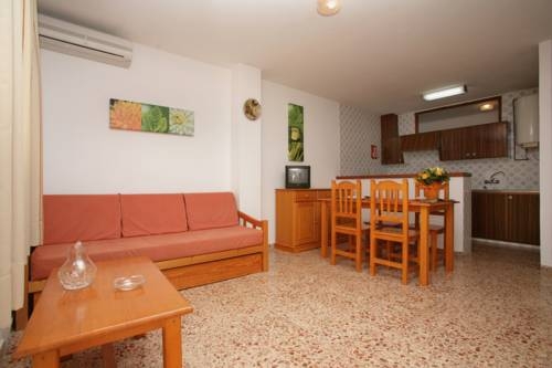 Imagen general del Apartamentos Cala Llonga. Foto 2