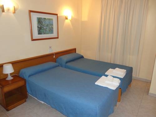 Imagen general del Apartamentos Cala Llonga. Foto 6