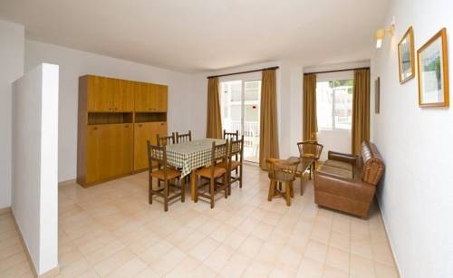 Imagen general del Apartamentos Cala Llonga Playa Ibiza. Foto 5